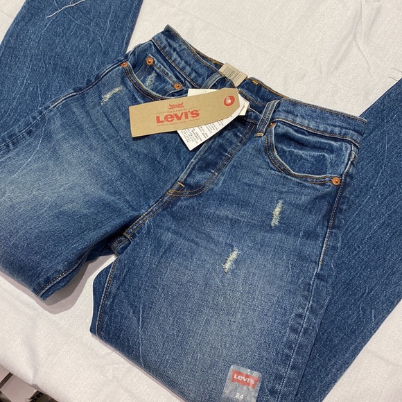 Levi’s Wedgie High Waist Straight Jeans - Picture 5 of 8